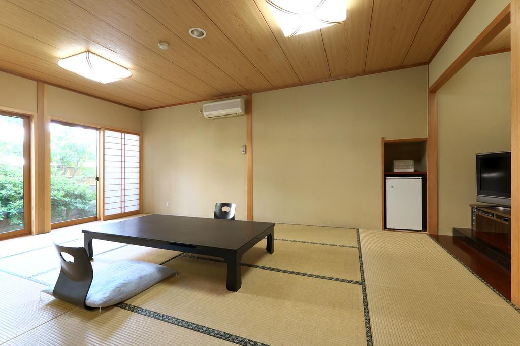 Yuraku Hotel Awara Rum bild
