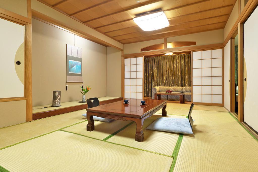 Yuraku Hotel Awara Rum bild